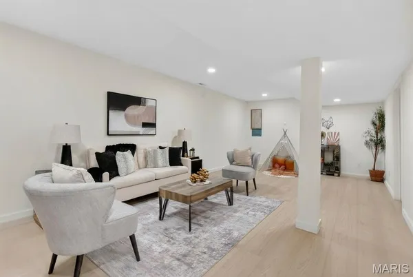 $489,000 | 4140 Burgen Avenue, St. Louis, MO 63116