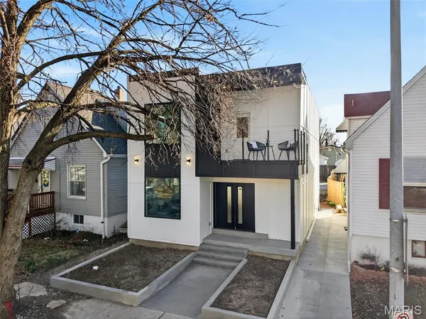 $489,000 | 4140 Burgen Avenue, St. Louis, MO 63116