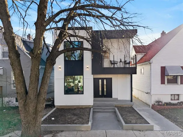 $489,000 | 4140 Burgen Avenue, St. Louis, MO 63116