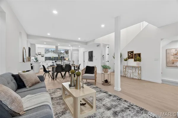 $489,000 | 4140 Burgen Avenue, St. Louis, MO 63116