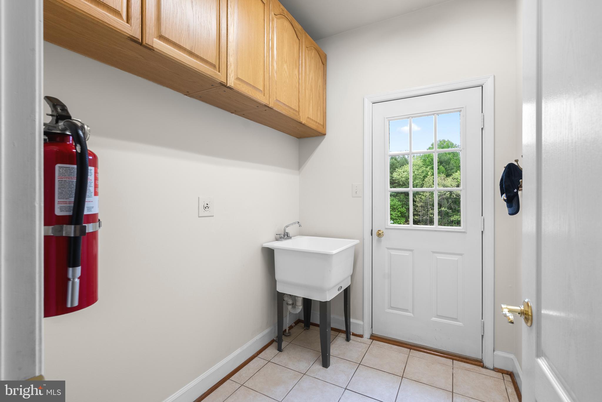 15425 Conrad Spring Road Boyds, MD 20841 - Photo 14 of 58 Washer/ dryer hookup on main level