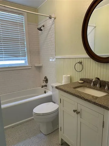 $1,675 | 109 Hibiscus Street, Unit 1, Tarpon Springs, FL 34689