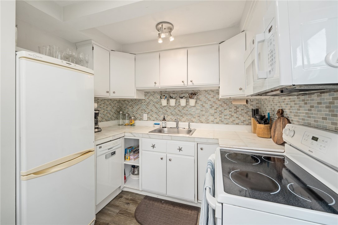 24 Lake Road Narragansett, RI 02882 - Photo 16 of 49