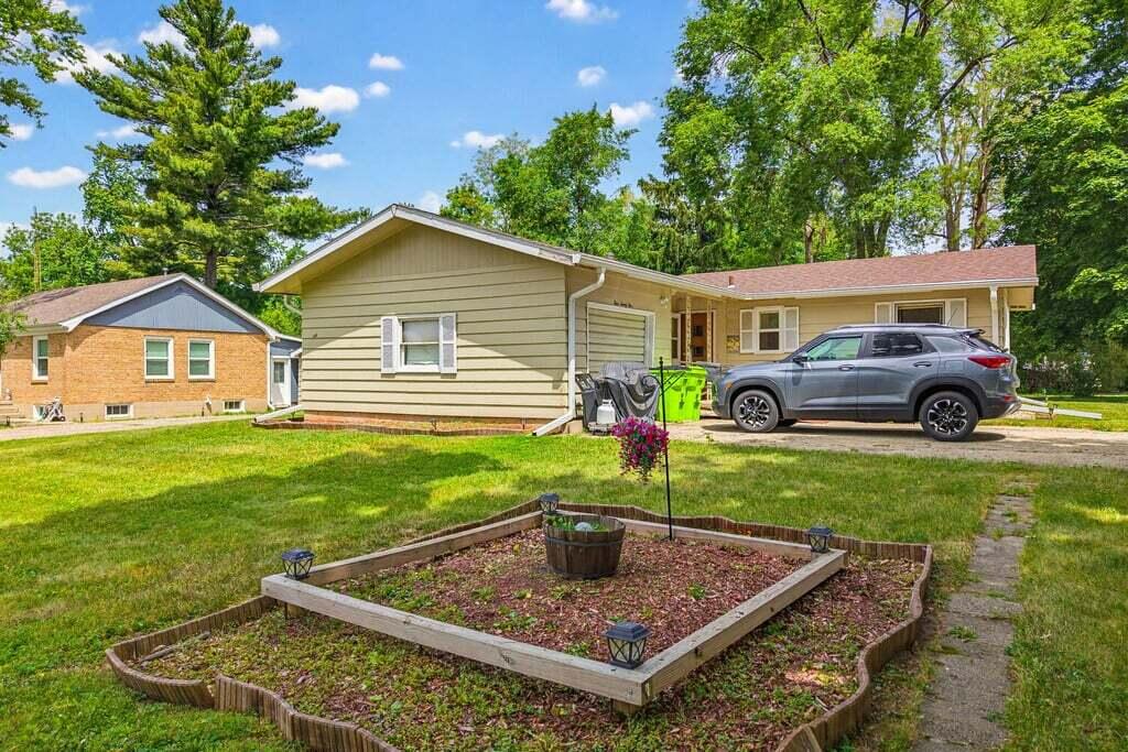 325 Summer Street Delavan, WI 53115 - Photo 27 of 42 Outside