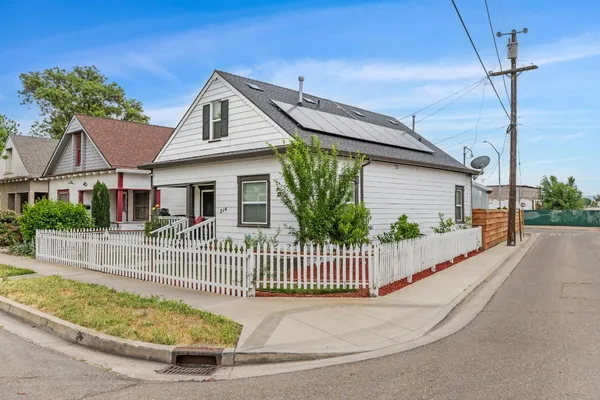 $525,000 | 214 West 7th Street, Tracy, CA 95376