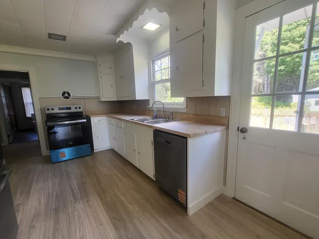 $279,400 | 505 Fairbanks Road, Farmington, ME 04938