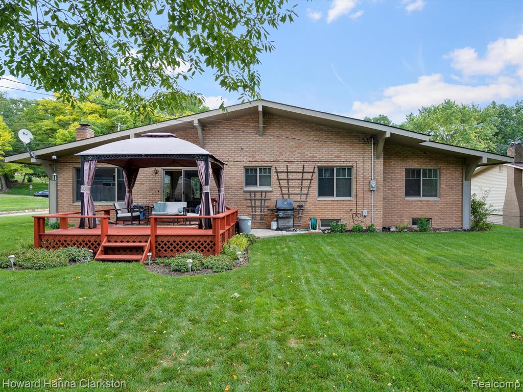 7885 Perry Lake Road Clarkston, MI 48348 - Photo 28 of 34