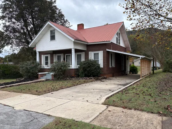 $269,900 | 804 Elm Avenue, South Pittsburg, TN 37380