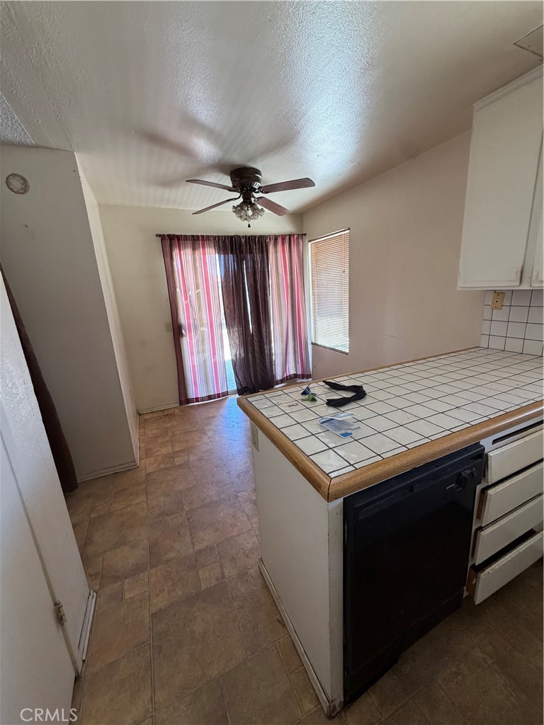 24677 Rugby Lane Moreno Valley, CA 92551 - Photo 12 of 43 Kitchen