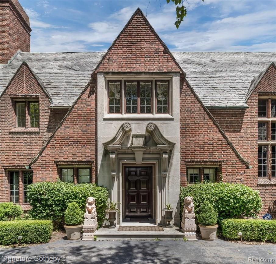 330 Provencal Rd Grosse Pointe-large-143-141-Untitled Panorama8-1044x1000-72dpi.jpg