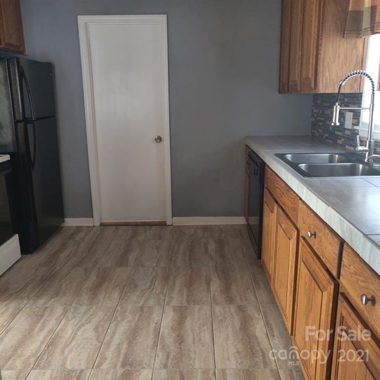 4712 Randleman Road Conover, NC 28613 - Photo 5 of 29 Gallery Image 5