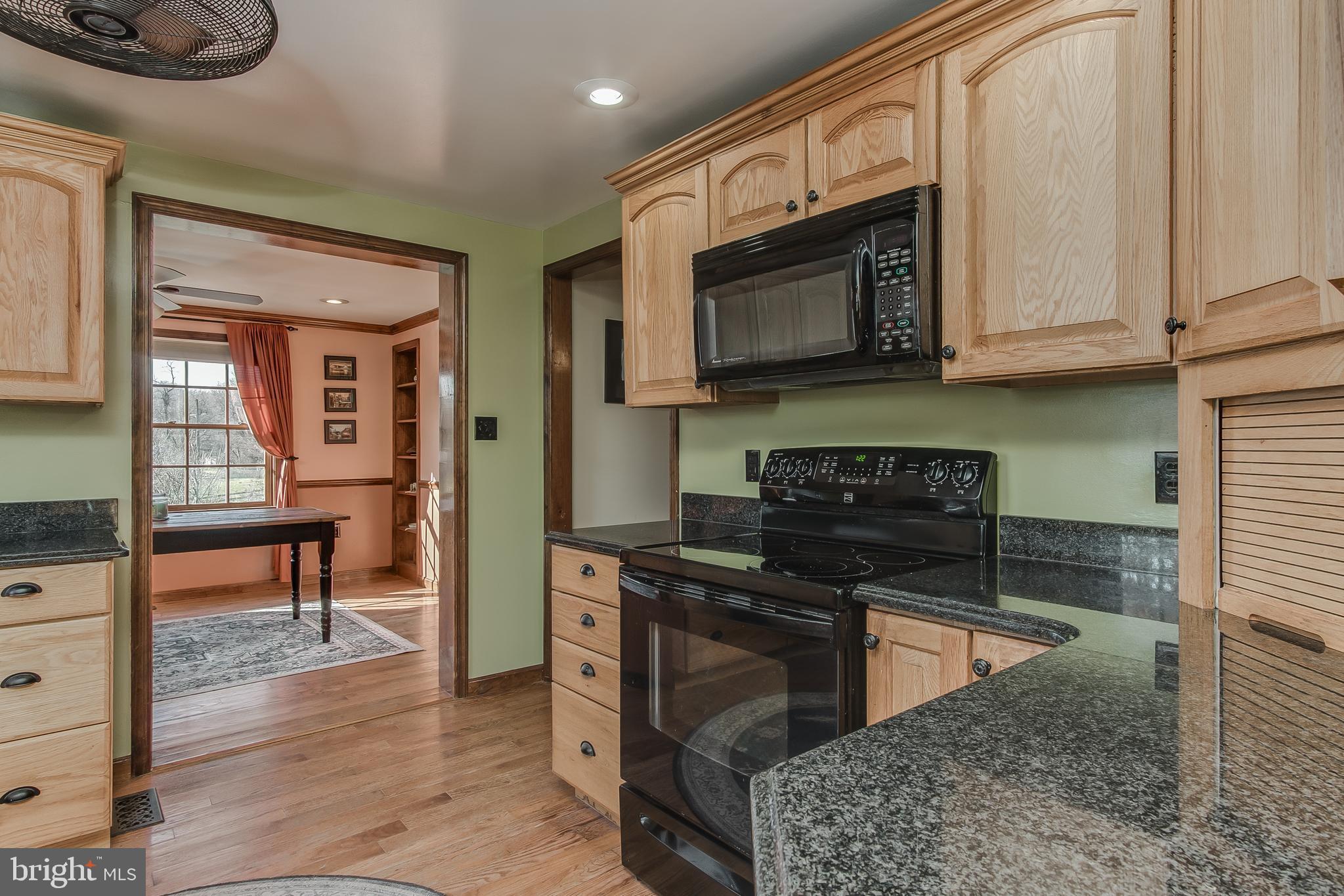 1404-1406 Pleasant View Road Adamstown, MD 21710 - Photo 47 of 113 Kitchen into Dining Room