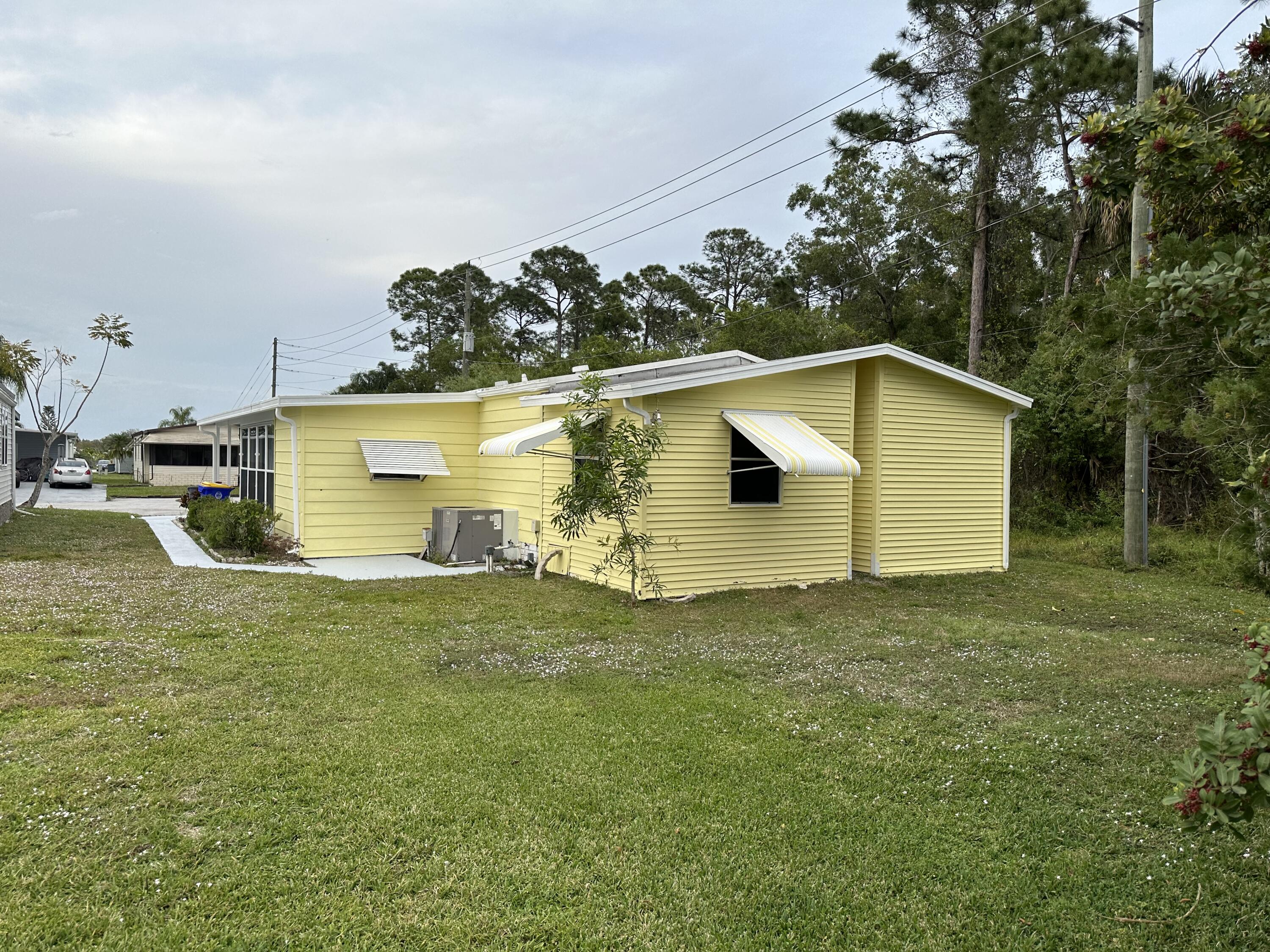 2566 Southwest Pontiac Place Stuart, FL 34997 - Photo 7 of 40 IMG_2145