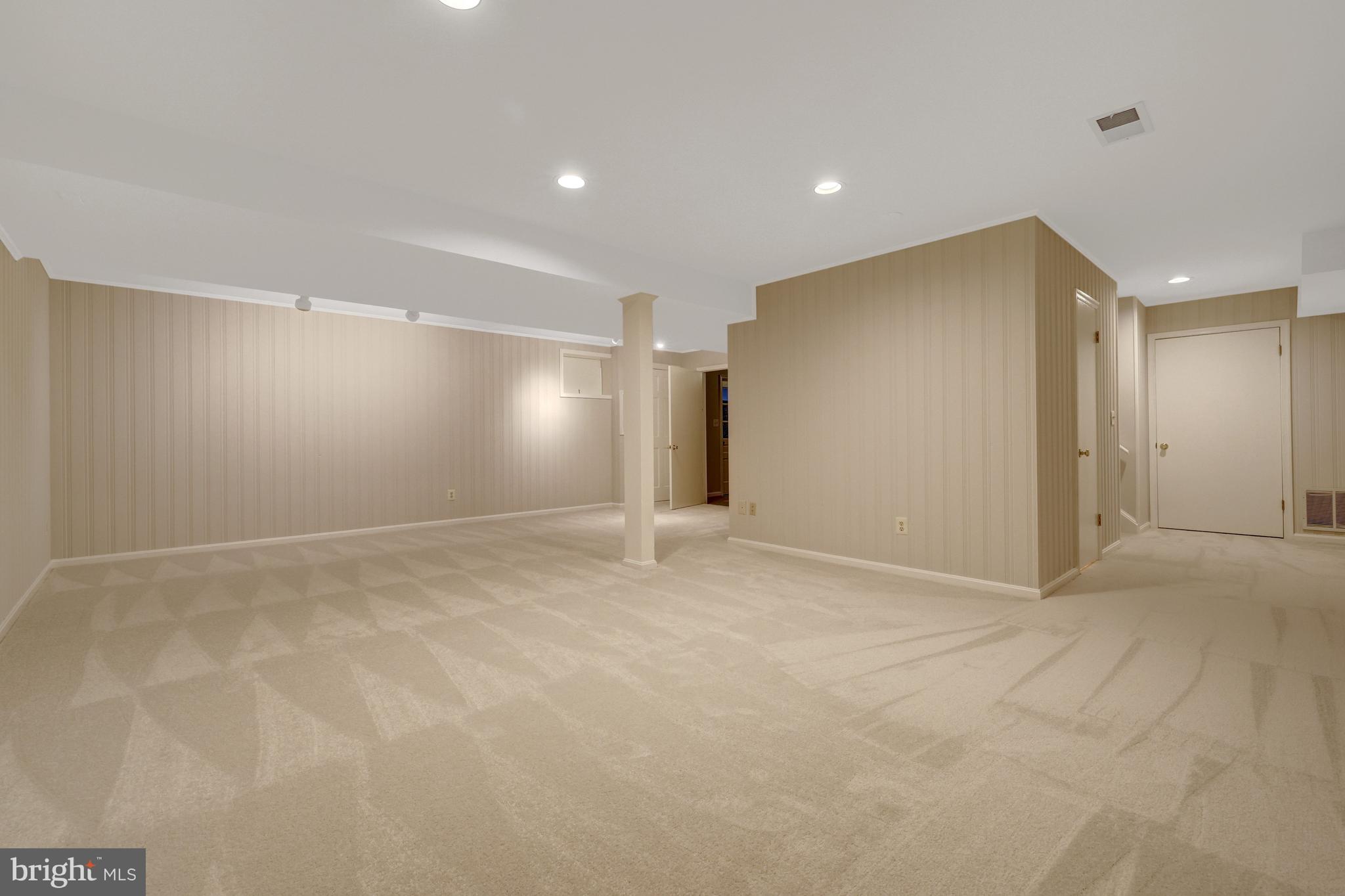 11809 State Rte 4707 Reston, VA 20191 - Photo 49 of 70 Great space to entertain with new carpet & paint.