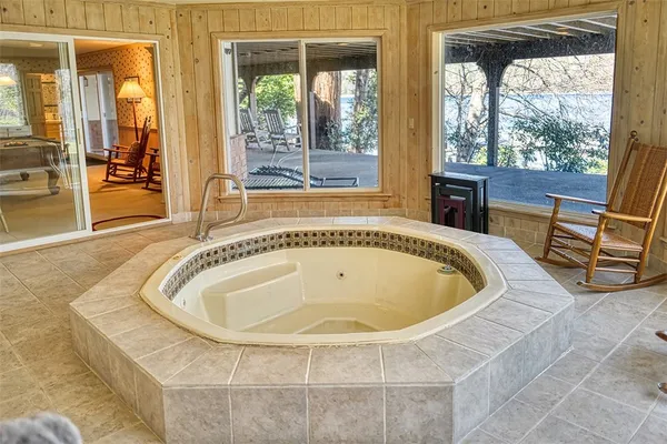 $8,950,000 | 27990 Peninsula Drive, Lake Arrowhead, CA 92352