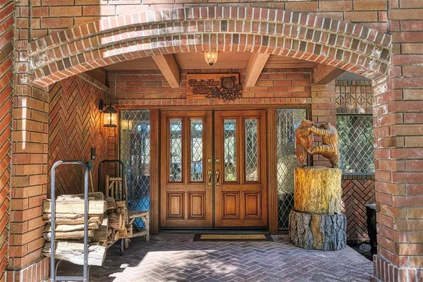 $8,950,000 | 27990 Peninsula Drive, Lake Arrowhead, CA 92352