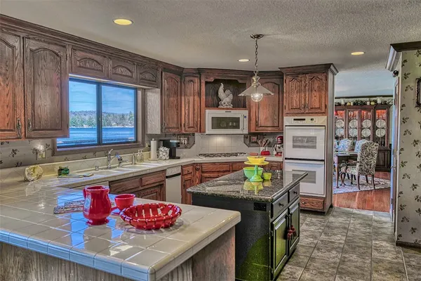$8,950,000 | 27990 Peninsula Drive, Lake Arrowhead, CA 92352