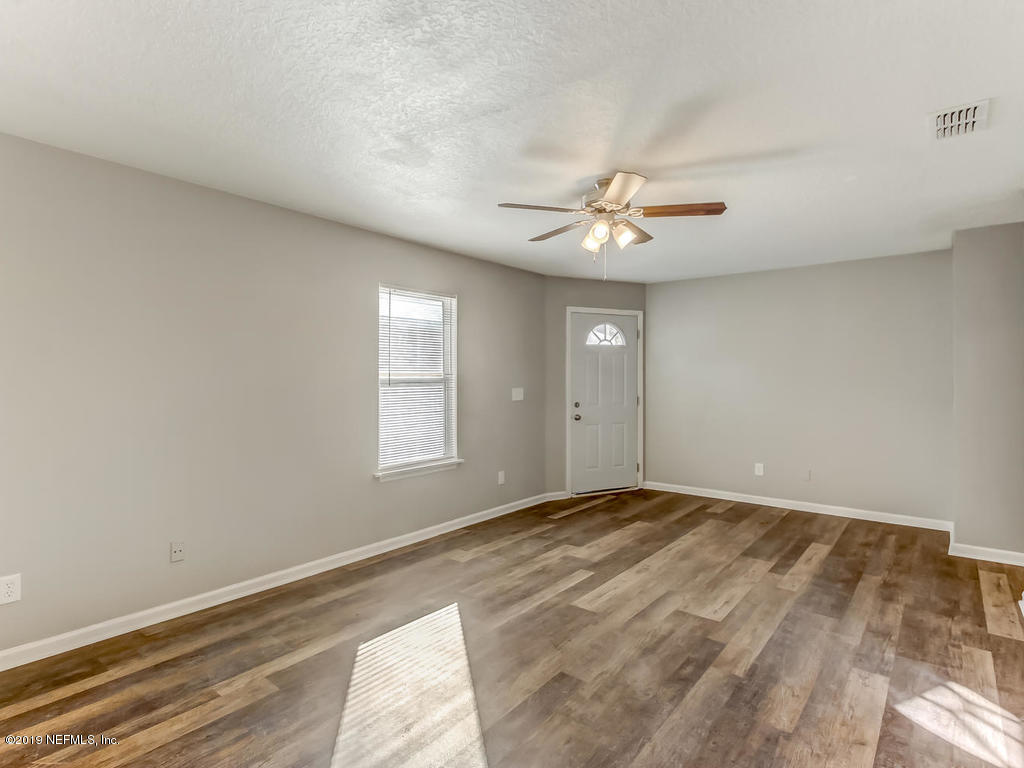 2165 Tuskegee Road Jacksonville, FL 32209 - Photo 15 of 32 a view of an empty room with a window