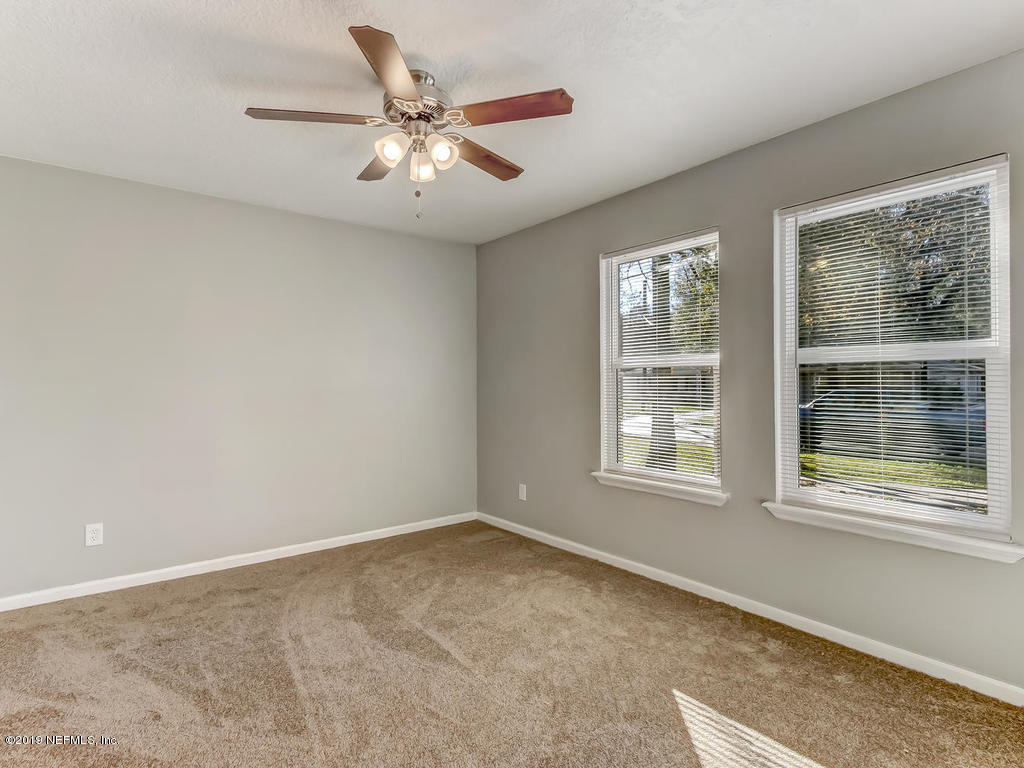 2165 Tuskegee Road Jacksonville, FL 32209 - Photo 18 of 32 an empty room with a window
