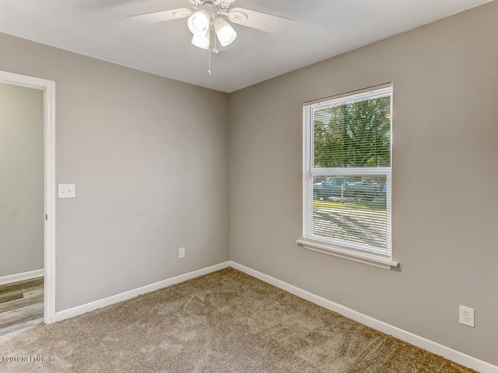 2165 Tuskegee Road Jacksonville, FL 32209 - Photo 27 of 32 an empty room with a window