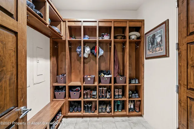 a view of a living room with shelves