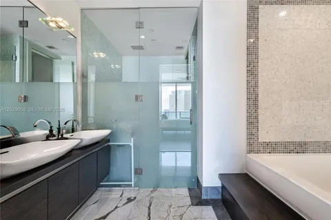 $875,000 | 200 Biscayne Blvd Way, Unit 4812, Miami, FL 33131