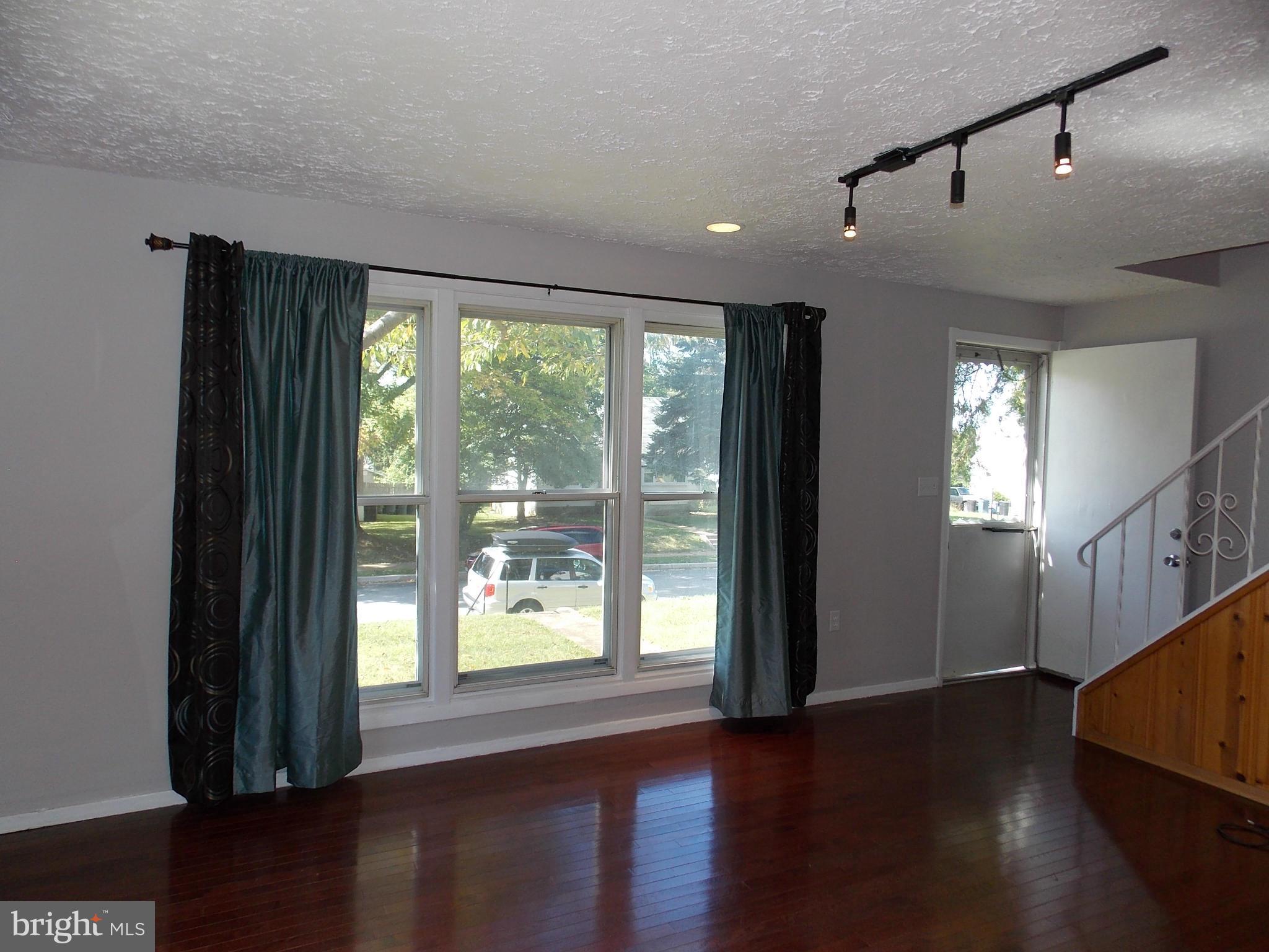 715 Templecliff Road Pikesville, MD 21208 - Photo 2 of 30 Living Room