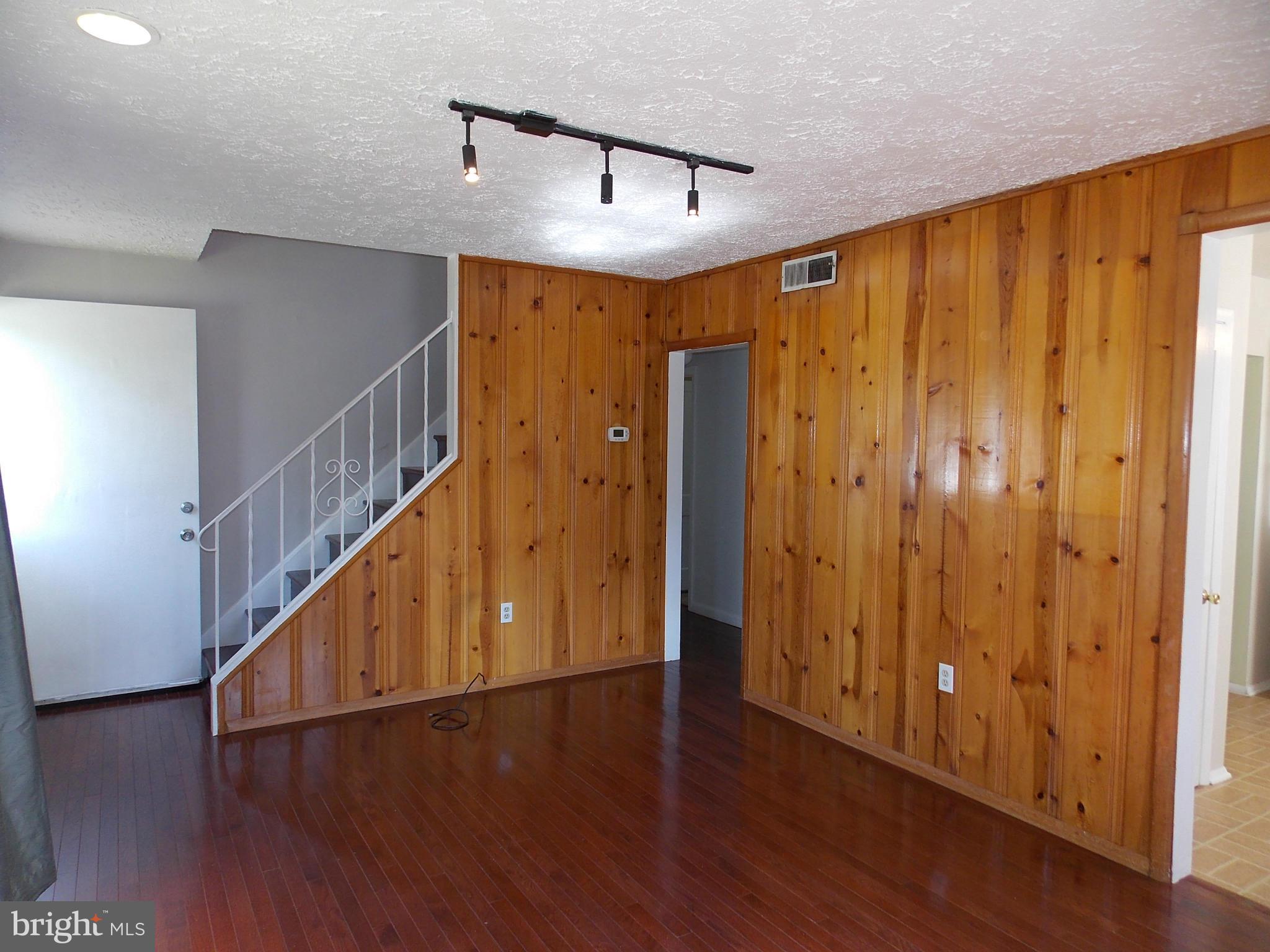 715 Templecliff Road Pikesville, MD 21208 - Photo 6 of 30 Living Room