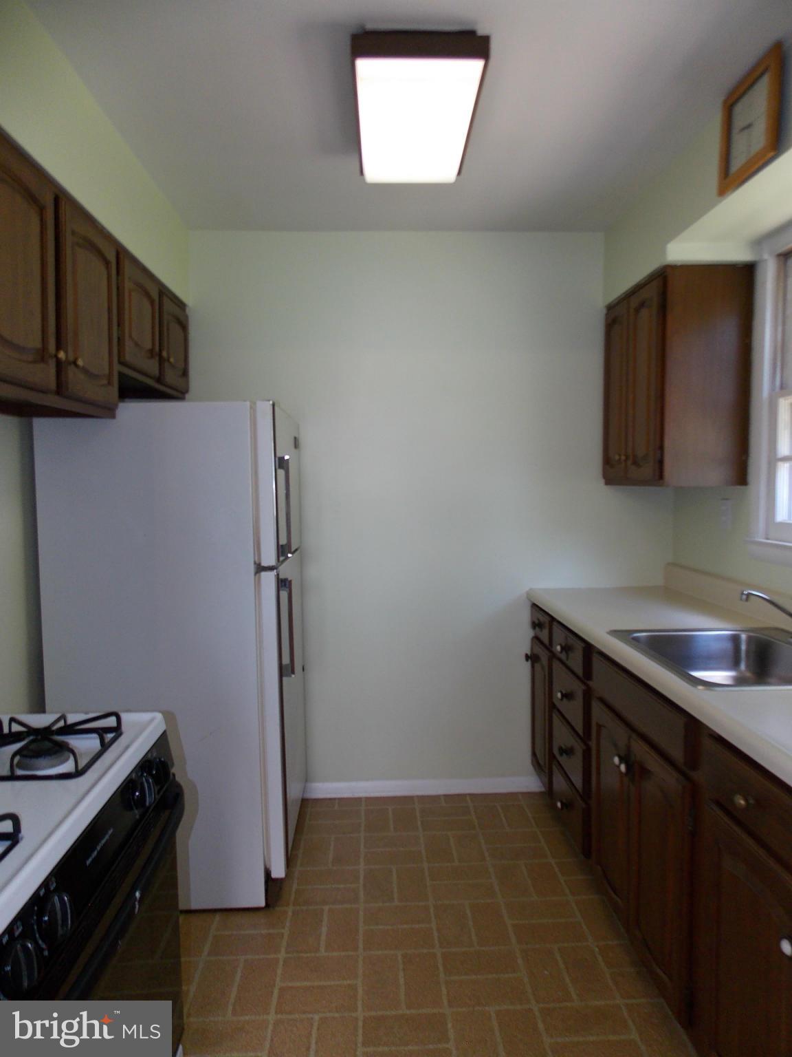 715 Templecliff Road Pikesville, MD 21208 - Photo 9 of 30 Kitchen