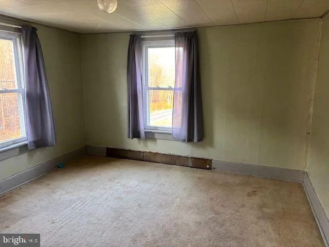 a view of empty room with window