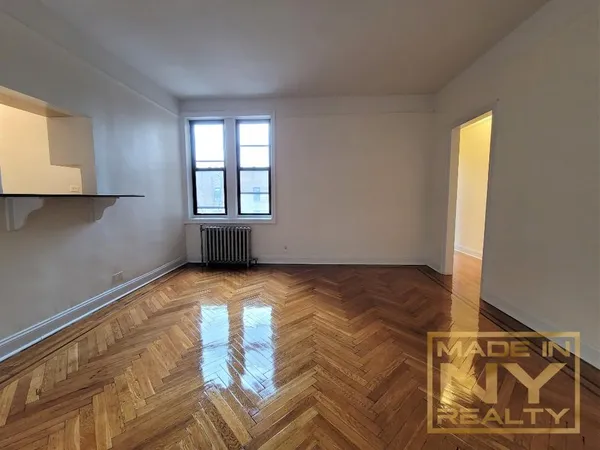 $2,955 | 25-74 33rd Street, Unit 4C | Astoria