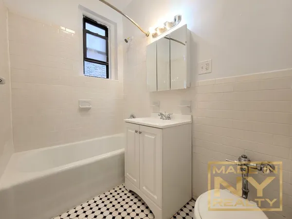 $2,955 | 25-74 33rd Street, Unit 4C | Astoria