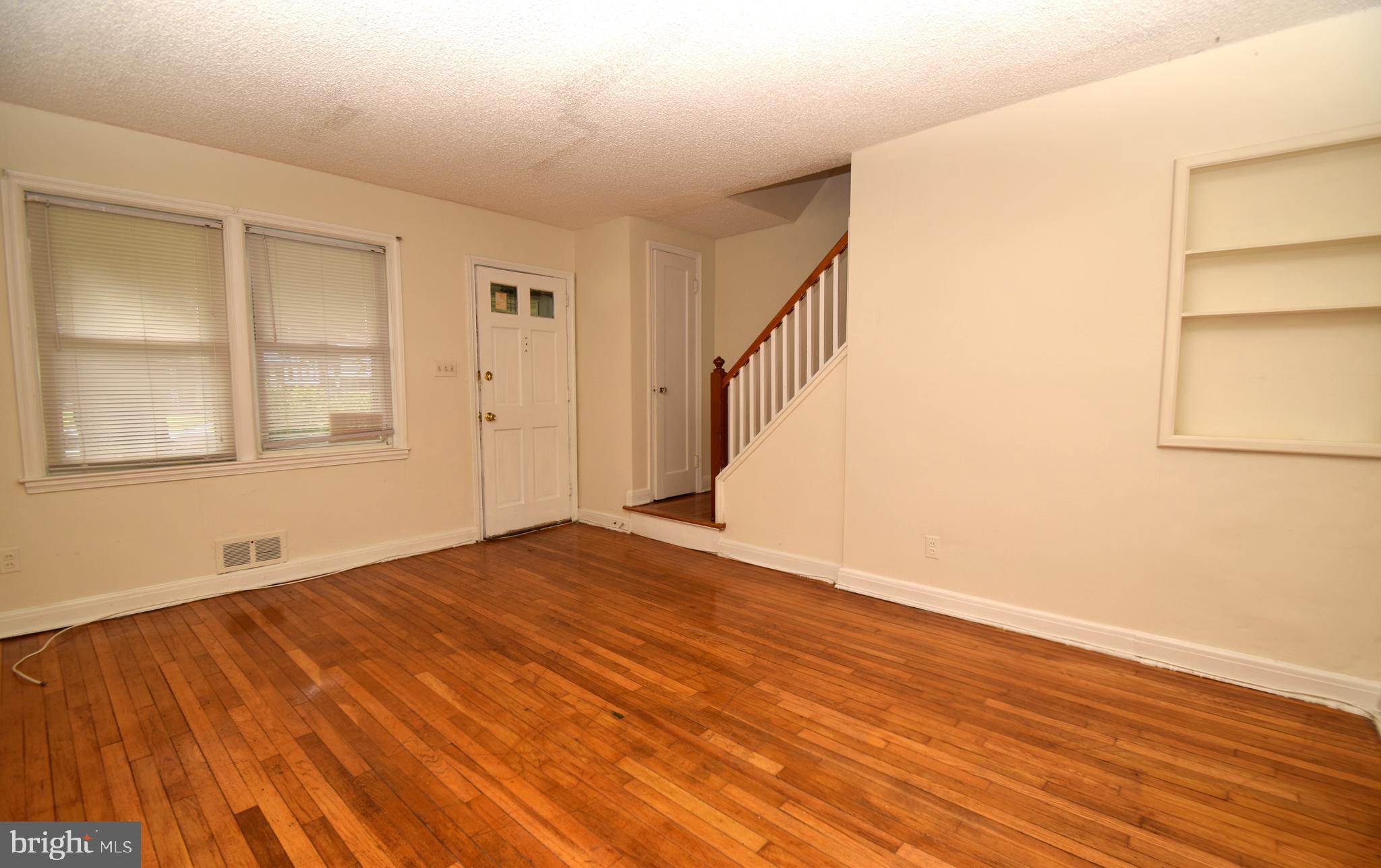 4414 Manorview Road Baltimore, MD 21229 - Photo 5 of 12 Gallery Image 5