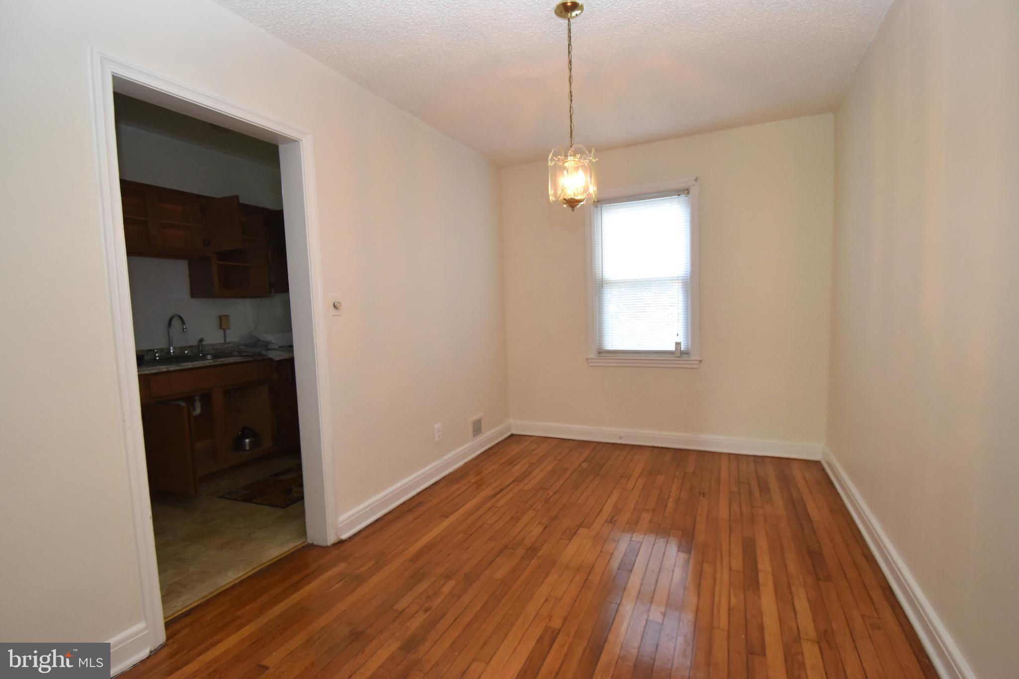4414 Manorview Road Baltimore, MD 21229 - Photo 6 of 12 Gallery Image 6