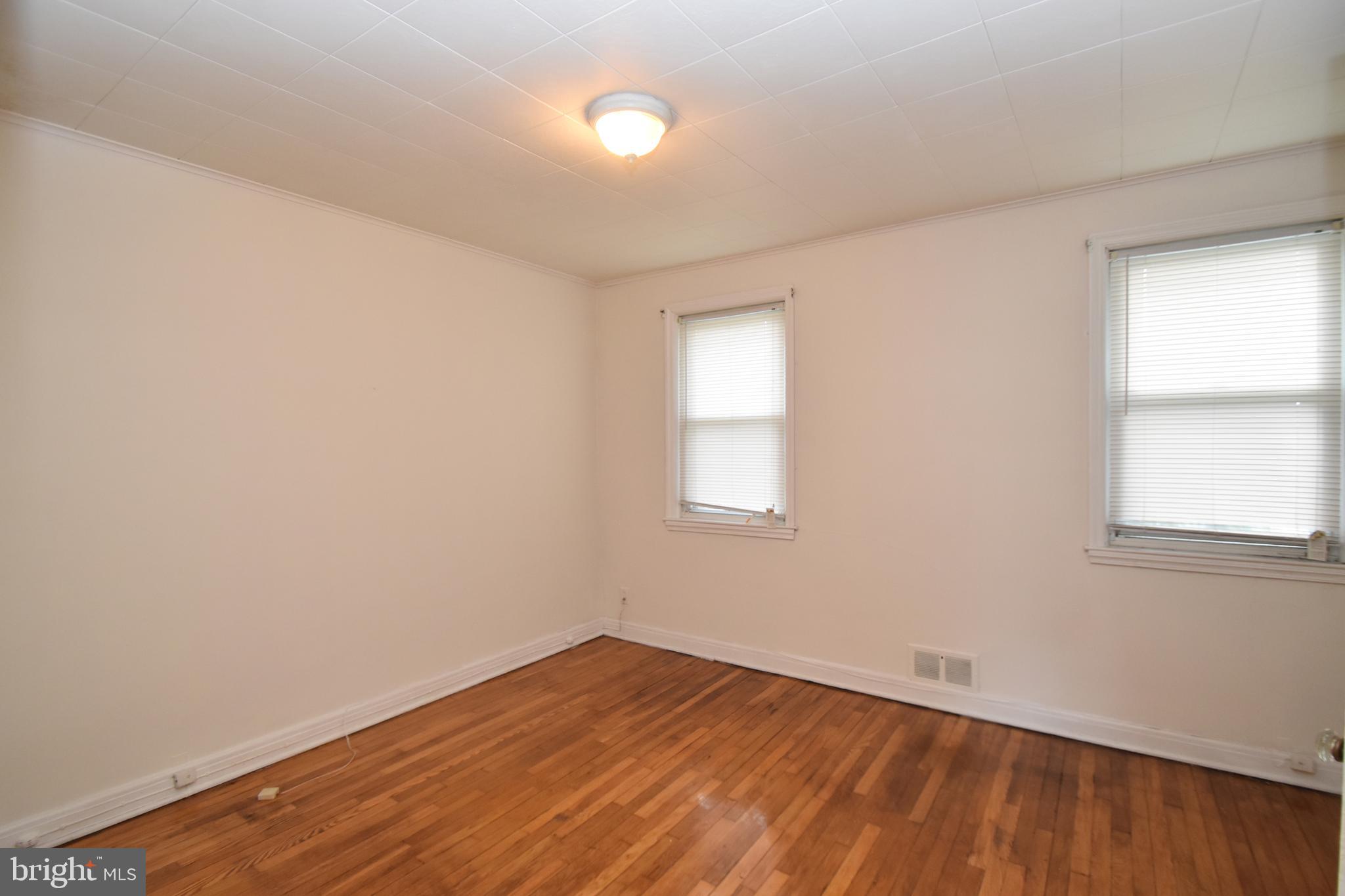 4414 Manorview Road Baltimore, MD 21229 - Photo 8 of 12 Gallery Image 8