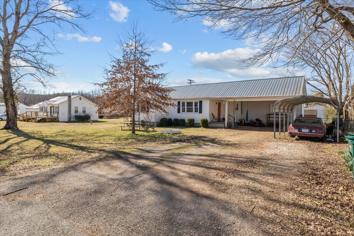 102 Sutton Avenue Waverly, TN 37185 - Photo 2 of 33