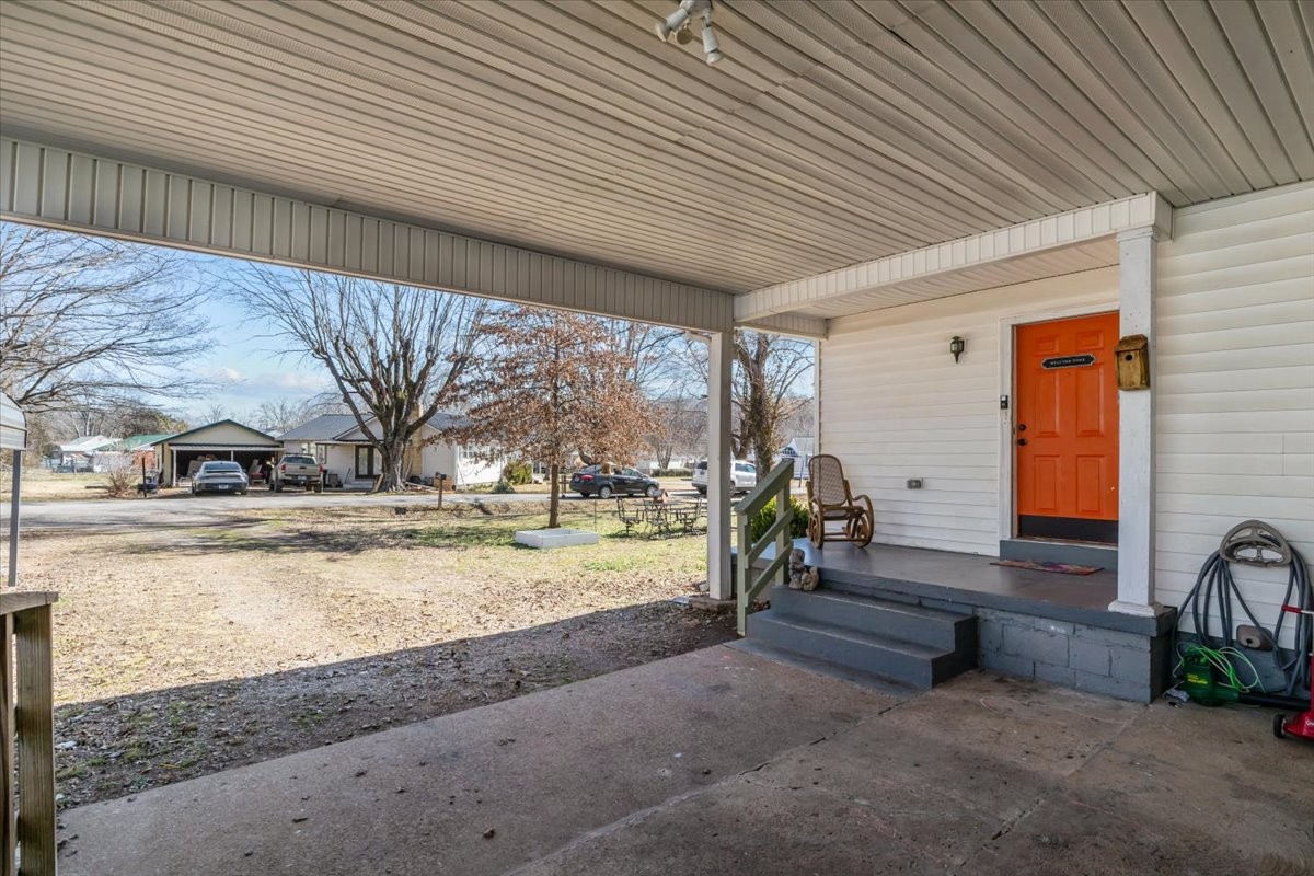 102 Sutton Avenue Waverly, TN 37185 - Photo 3 of 33