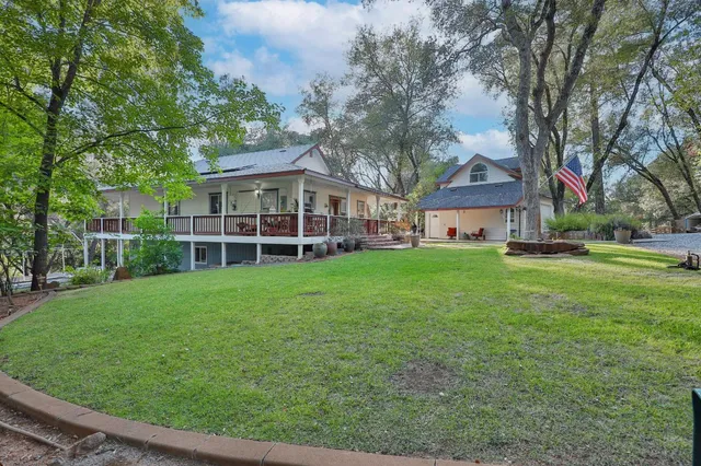 a view of a house with a backyard
