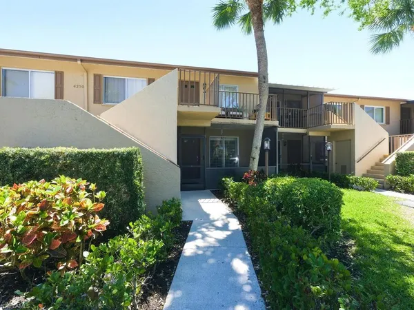 $252,900 | 4250 Jack Frost Court, Unit 4505, Naples, FL 34112
