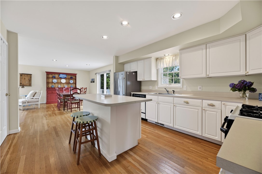 8 Upland Road Westerly, RI 02891 - Photo 9 of 44 Gallery Image 9