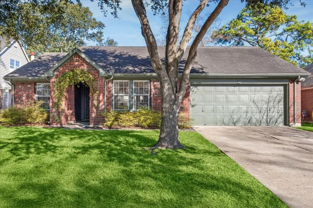 $2,150 | 2824 Meadow Brook Court, League City, TX 77573
