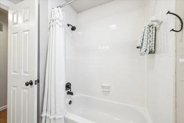 $2,150 | 2824 Meadow Brook Court, League City, TX 77573