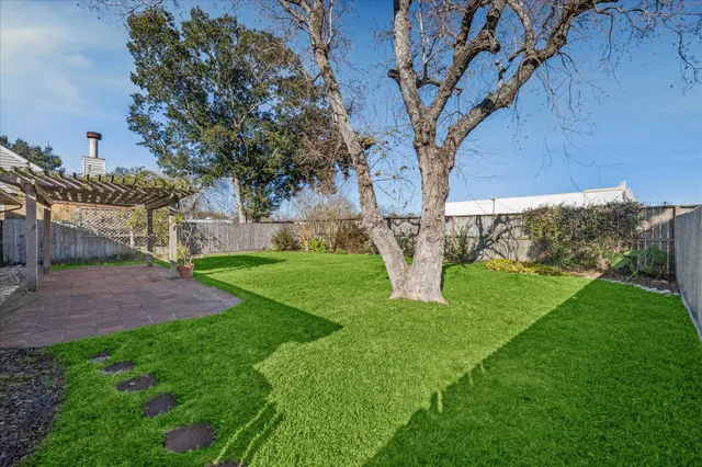 $2,150 | 2824 Meadow Brook Court, League City, TX 77573