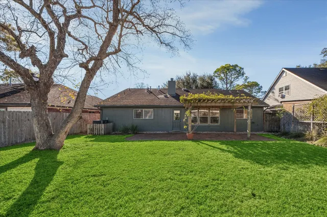 $2,150 | 2824 Meadow Brook Court, League City, TX 77573