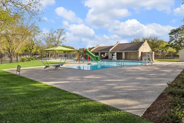 $2,150 | 2824 Meadow Brook Court, League City, TX 77573