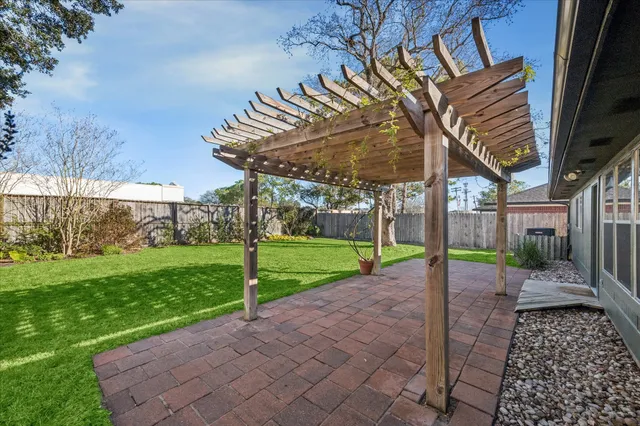 $2,150 | 2824 Meadow Brook Court, League City, TX 77573