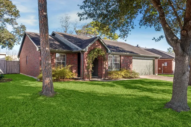 $2,150 | 2824 Meadow Brook Court, League City, TX 77573