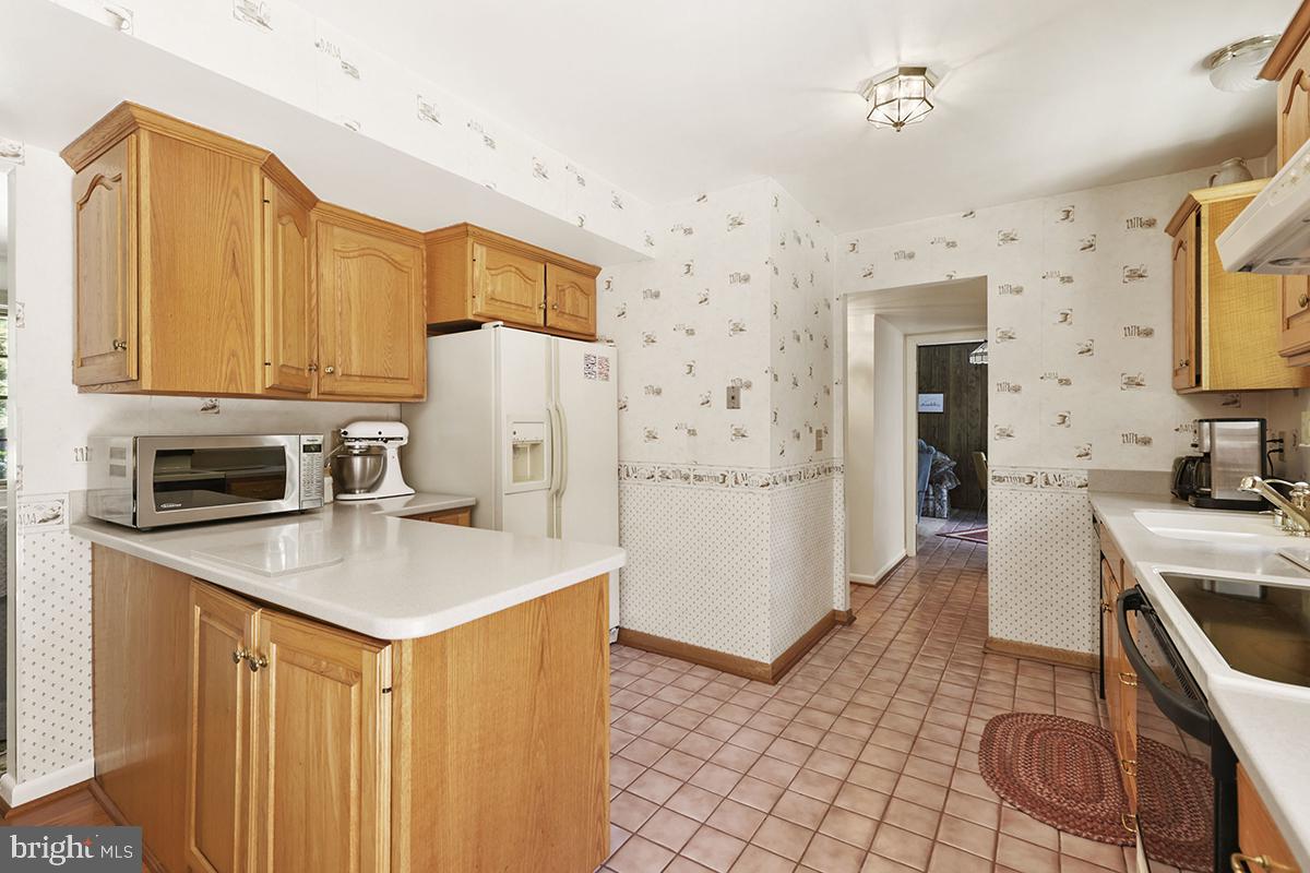 1314 Cape St Claire Road Annapolis, MD 21409 - Photo 12 of 60 Kitchen