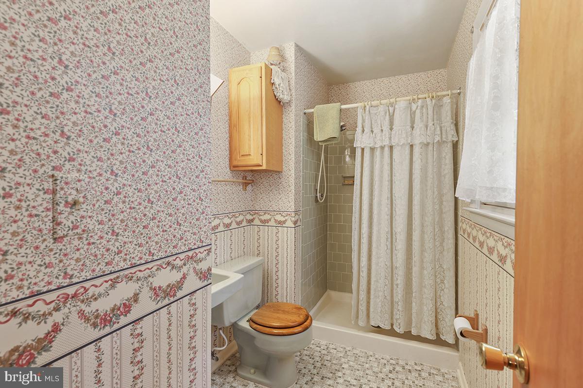 1314 Cape St Claire Road Annapolis, MD 21409 - Photo 38 of 60 Upper-level owners bathroom