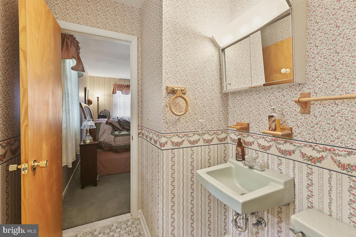 1314 Cape St Claire Road Annapolis, MD 21409 - Photo 39 of 60 Upper-level owners bath